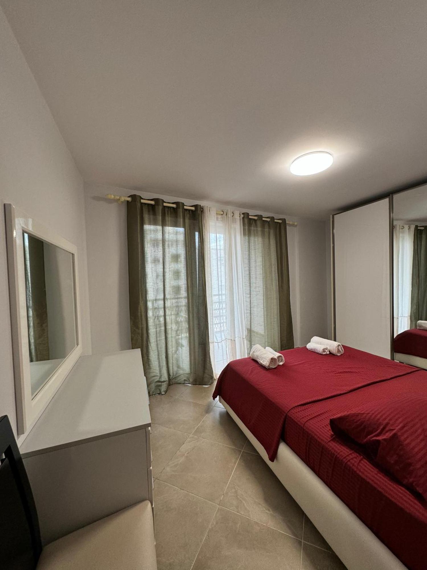 Diem Apartment Near Pazari I Ri Tirana Exterior foto